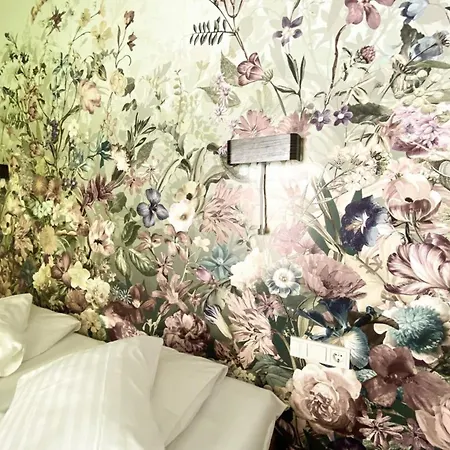 320 Lux Furnished Flat *