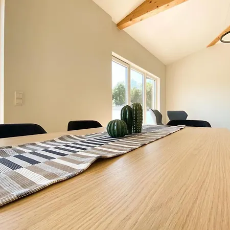 아파트 320 Lux Furnished Flat *