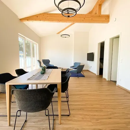 아파트 320 Lux Furnished Flat