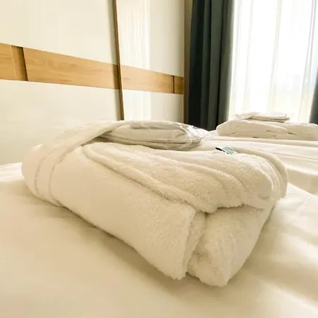 아파트 320 Lux Furnished Flat