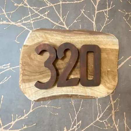 320 Lux Furnished Flat 아파트 보포르